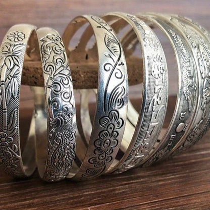 5pcs Retro Ethnic Hollow Engraving Adjustable Open Cuff Bracelet Set for Women Boho Stackable Friendship Bracelets Gift for Christmas Halloween Vacation
