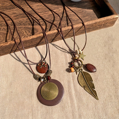 5 Piece Bohemian Layered Necklace Set for Women – Retro Boho Sweater Chain Y-Shaped Necklace with Feather Leaf Butterfly Star Pendants, Fashionable Stackable Jewelry Gift for Daily Wear and Banquets