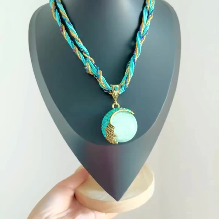 Boho Turquoise Rhinestone Pendant Collar Necklace for Women Vintage Twist Woven Rope Chain Adjustable Statement Jewelry