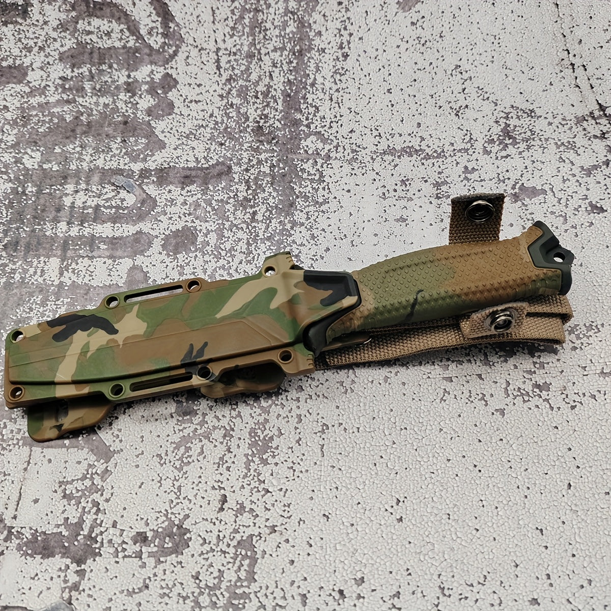 Outdoor Fixed Blade Knife – Stainless Steel Straight Blade, Non-Slip Handle, K-Type Sheath, EDC Hunting Fishing Camping Survival Knife, Camouflage, Multi-Purpose Field Tool for Men