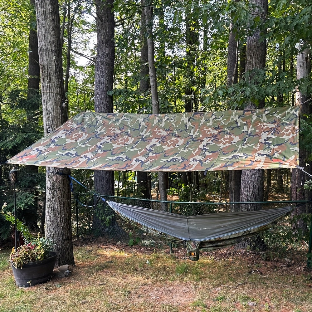 Outdoor Camping Tarp Canopy with UV Protection & Alloy Bracket – Portable Foldable 4-Person Shelter for Backpacking, Hiking, Garden & Outdoor Survival | All-Season Camping Awning