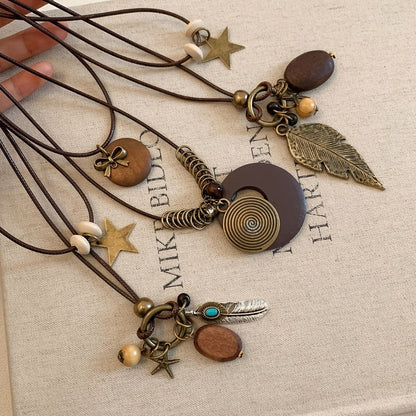 5 Piece Bohemian Layered Necklace Set for Women – Retro Boho Sweater Chain Y-Shaped Necklace with Feather Leaf Butterfly Star Pendants, Fashionable Stackable Jewelry Gift for Daily Wear and Banquets