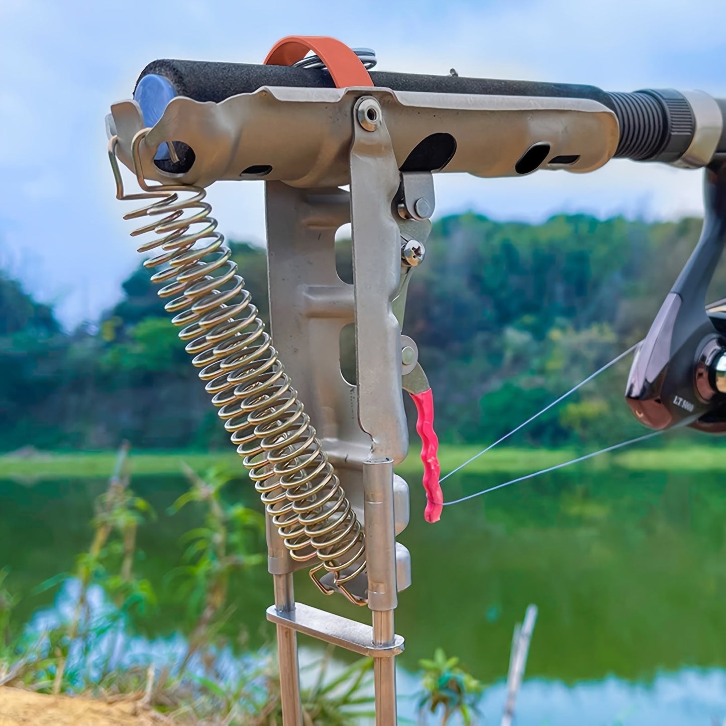 Stainless Steel Fishing Rod Holder with 360° Rotation – Rust-Proof Spring Clamp Ground Stand, No Assembly Required, High Sensitivity Bank Fishing Rod Bracket for All Rod Sizes, 35x17cm