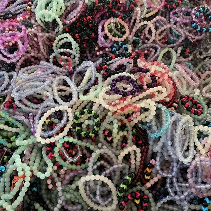 30-Piece Bohemian Handmade Glass Cracked Bead Bracelet Set for Women – Colorful Stackable Boho Bracelets for Vacation, Parties & Daily Wear, Random Gift for Family & Friends