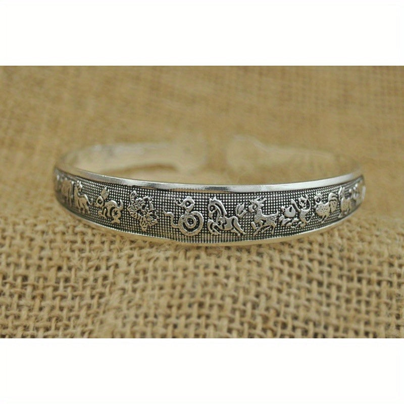 5pcs Retro Ethnic Hollow Engraving Adjustable Open Cuff Bracelet Set for Women Boho Stackable Friendship Bracelets Gift for Christmas Halloween Vacation