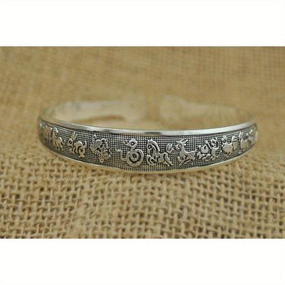 5pcs Retro Ethnic Hollow Engraving Adjustable Open Cuff Bracelet Set for Women Boho Stackable Friendship Bracelets Gift for Christmas Halloween Vacation
