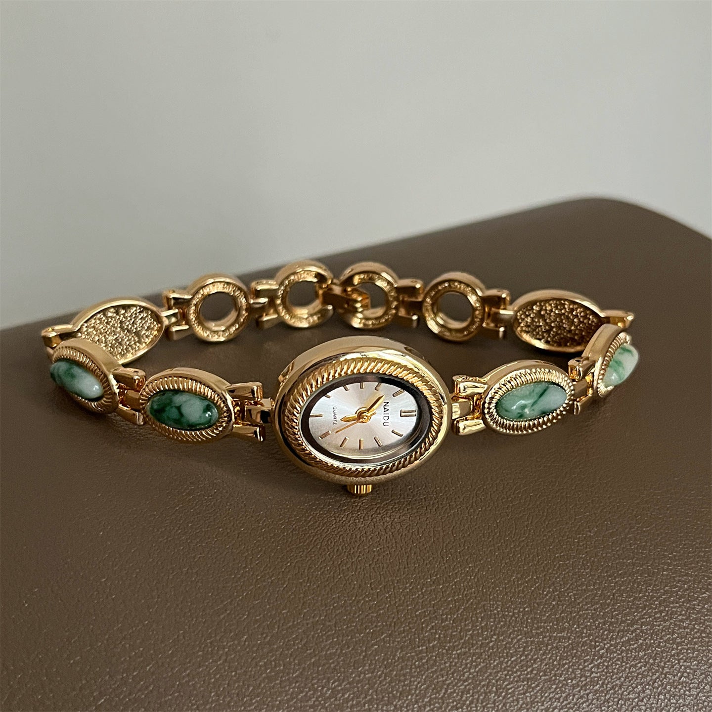 Retro Light Luxury Bracelet Watch for Women – French Temperament Vintage Quartz Bangle Wristwatch with Watch Band Adjust Tool, Elegant Ladies Watch Gift in Turquoise Yellow Pink White Green