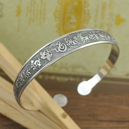 5pcs Retro Ethnic Hollow Engraving Adjustable Open Cuff Bracelet Set for Women Boho Stackable Friendship Bracelets Gift for Christmas Halloween Vacation