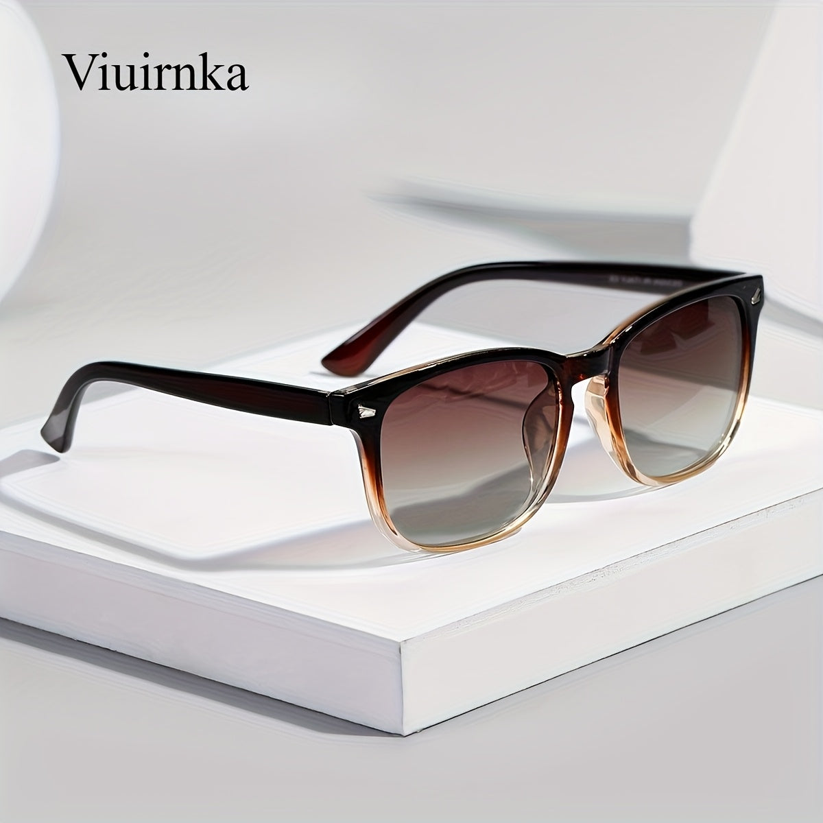 Vintage Polarized Sunglasses Unisex UV400 Gradient Tea Lens with Protective Case Lightweight Driving Eyewear for Men & Women