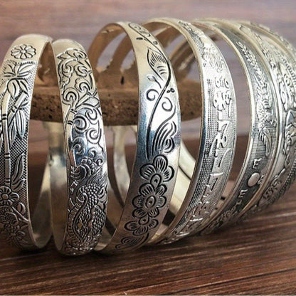 5pcs Retro Ethnic Hollow Engraving Adjustable Open Cuff Bracelet Set for Women Boho Stackable Friendship Bracelets Gift for Christmas Halloween Vacation